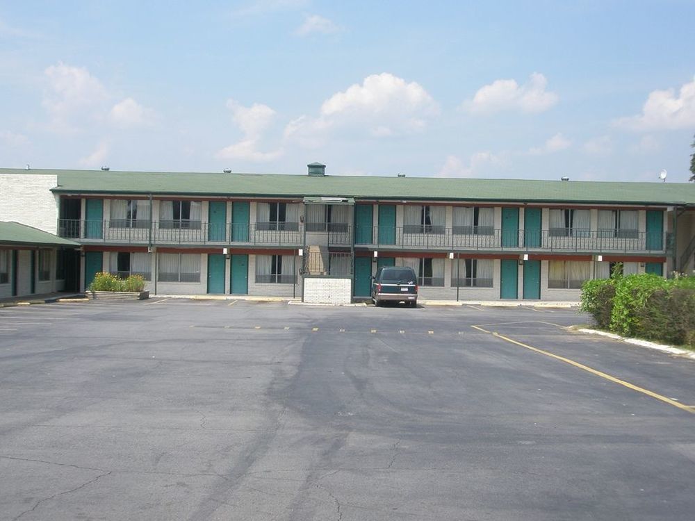 Budget Inn Malvern Exterior photo