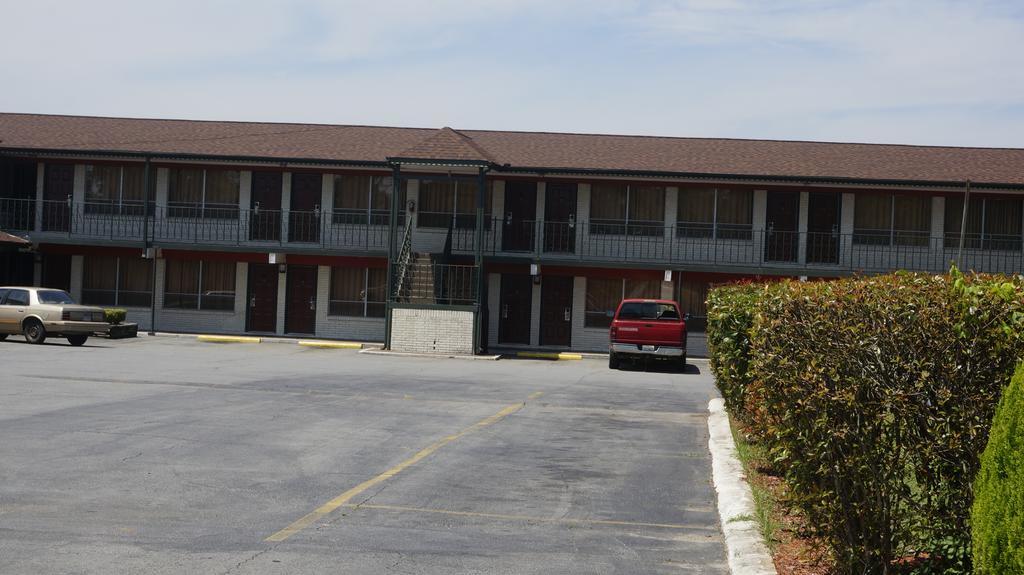 Budget Inn Malvern Exterior photo